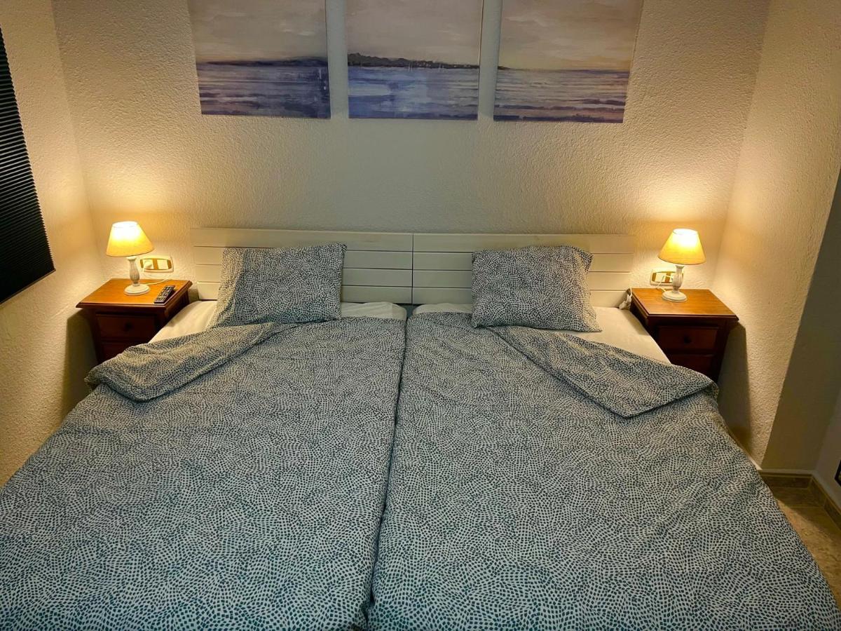 Playa Quebrantos. And Surf. Primera Linea Apartament La Arena