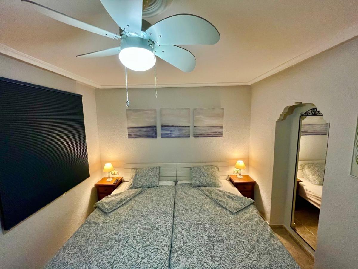 Playa Quebrantos. And Surf. Primera Linea Appartement La Arena